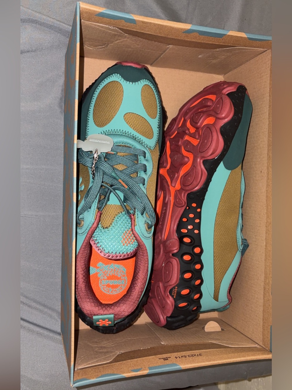 Spunge sneakers green and coral color